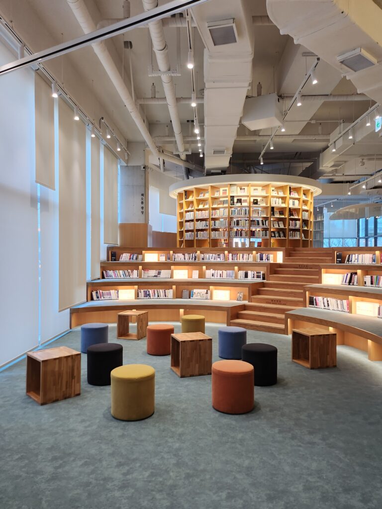 21-2. Bookdoochilseong Library(in2)